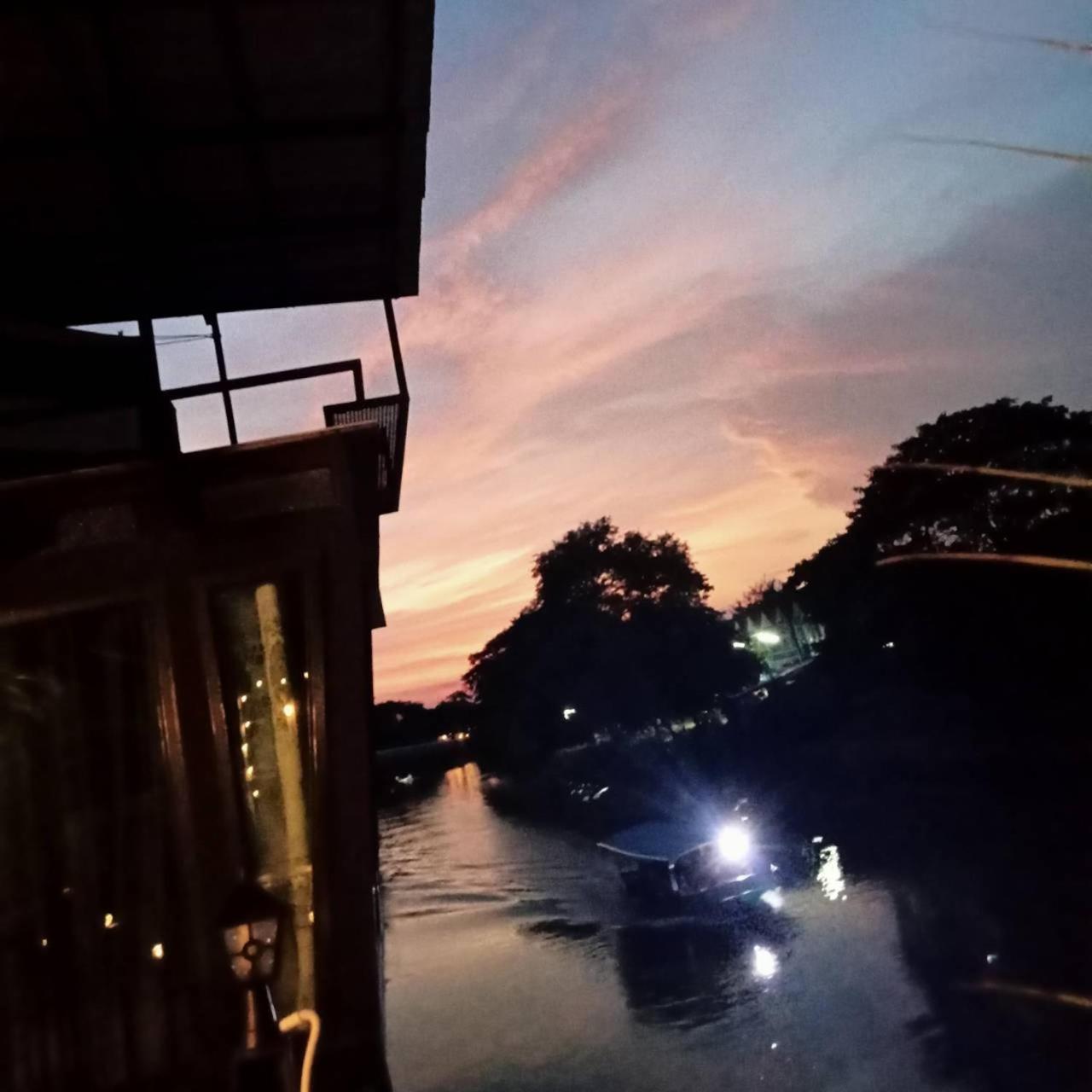 Baan Mae Khian Cafe & Boutique Hotel Ayutthaya Bagian luar foto